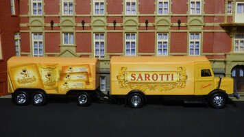 aun L7 Nostalgie Koffer-HZ, Sarotti, Nr.001.jpg