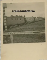 rumänische Zivilisten auf Bahn in Bukarest 1942, Rumänien.webp